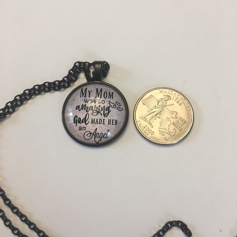 (i1) Amazing Mom Necklace - Picture 4 of 5